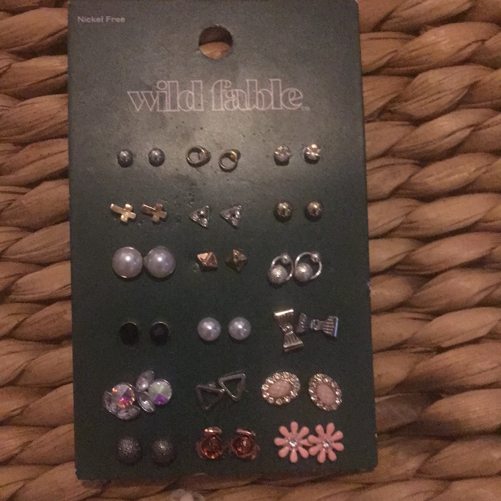 3for25bn Variety Pack Of 18 Stud Earrings 12$
